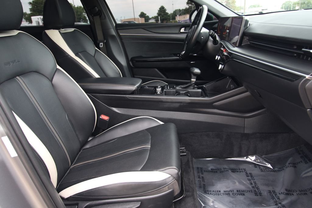 Used 2025 Gray Kia GT-Line image 8