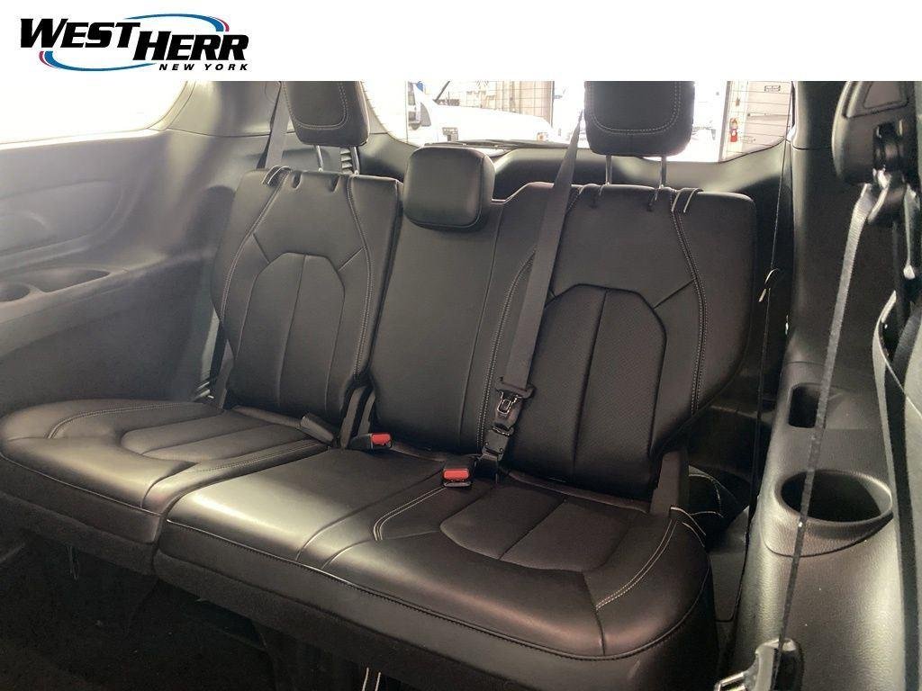 Used 2026 Red Hot Pearlcoat Chrysler Select AWD image 17