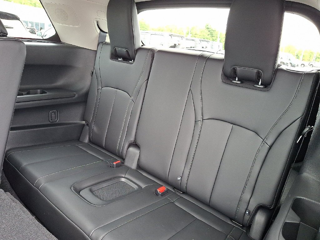 Used 2026 White INFINITI LUXE image 12