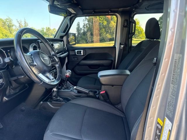 Used 2020 Silver Jeep Unlimited Sahara image 16