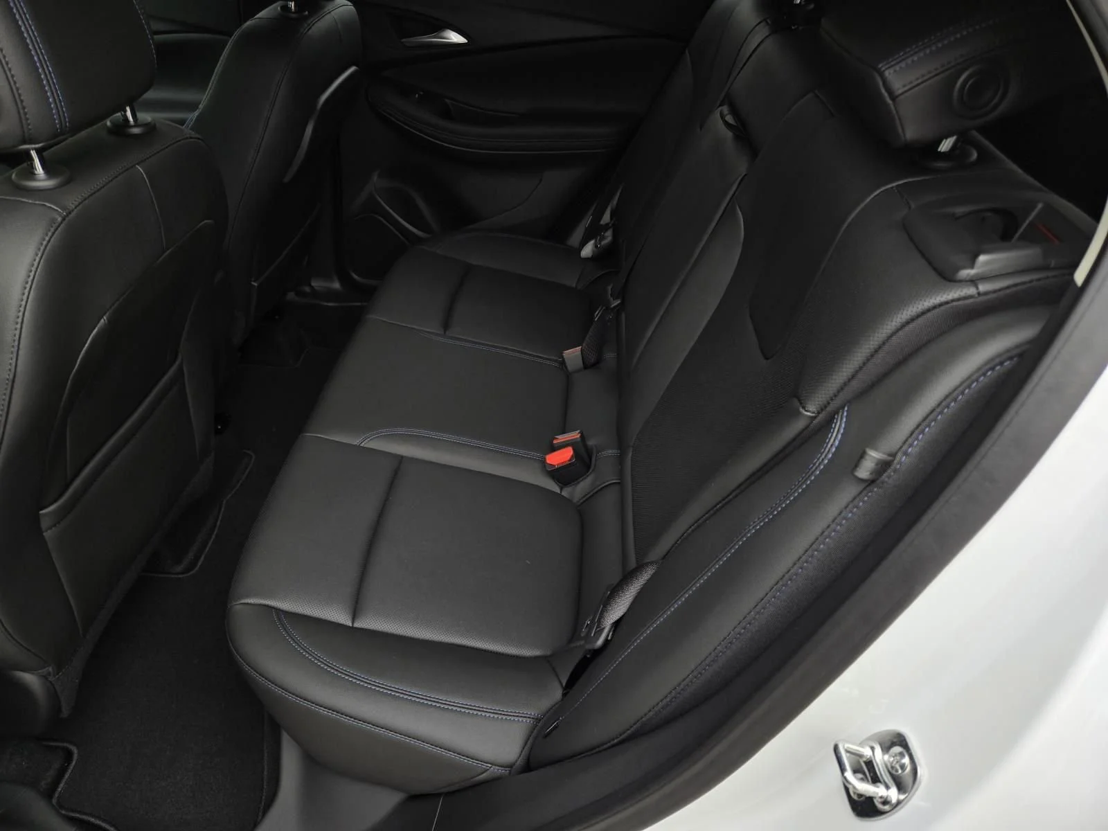 2026 Buick Encore GX Sport Touring - Photo 4