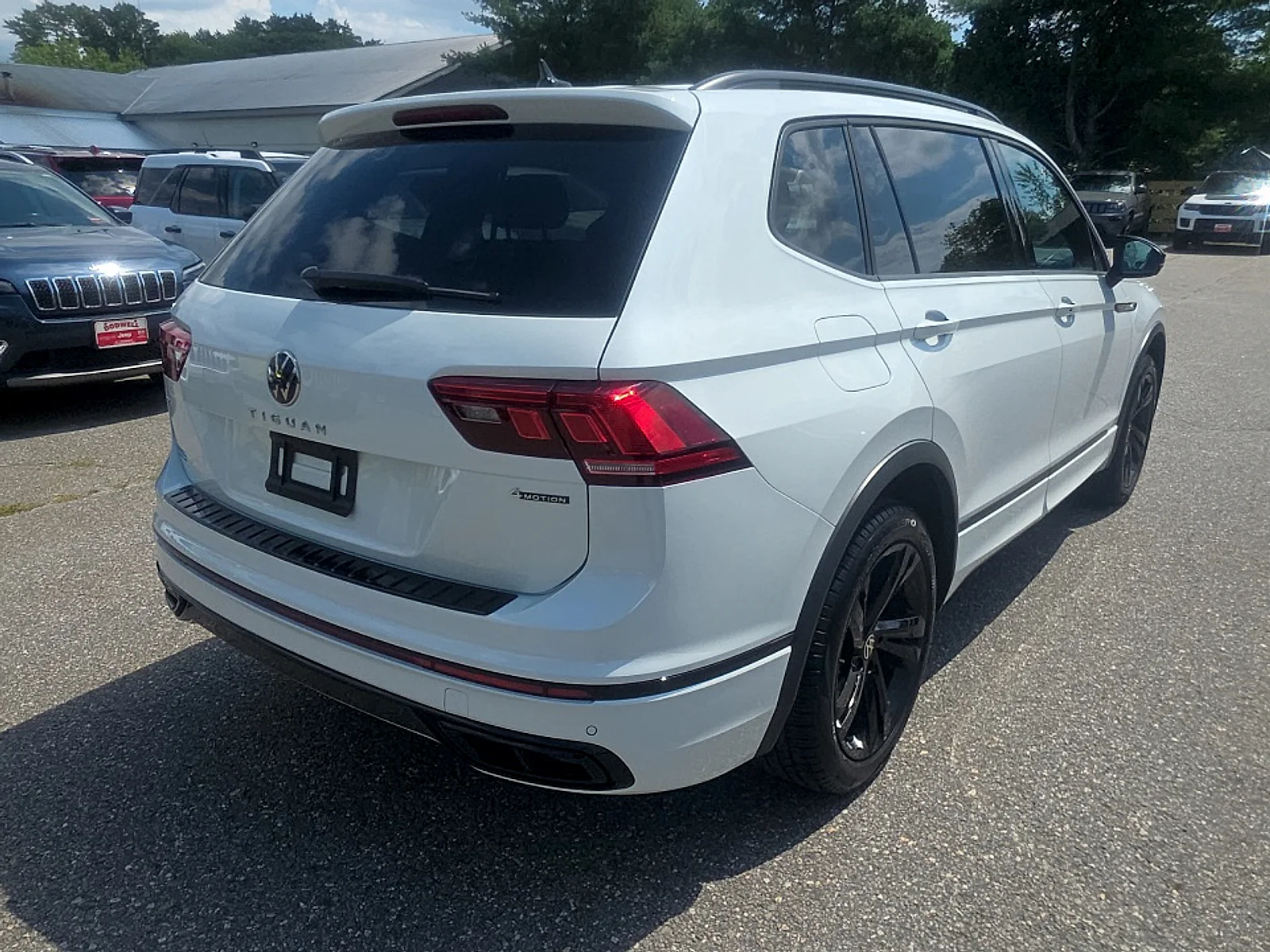 Used 2024 Opal White Volkswagen 2.0T SE R-Line Black image 5