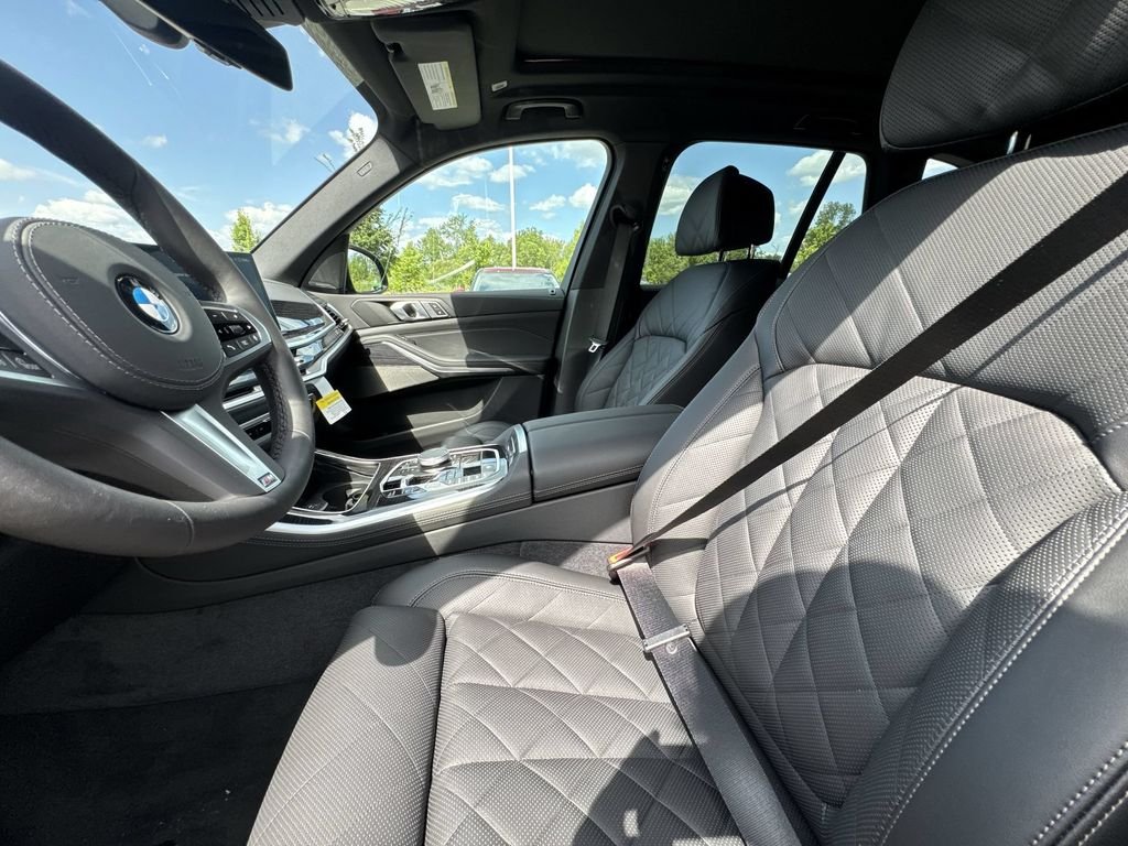 New 2026 Dravit Grey Metallic BMW xDrive40i image 13