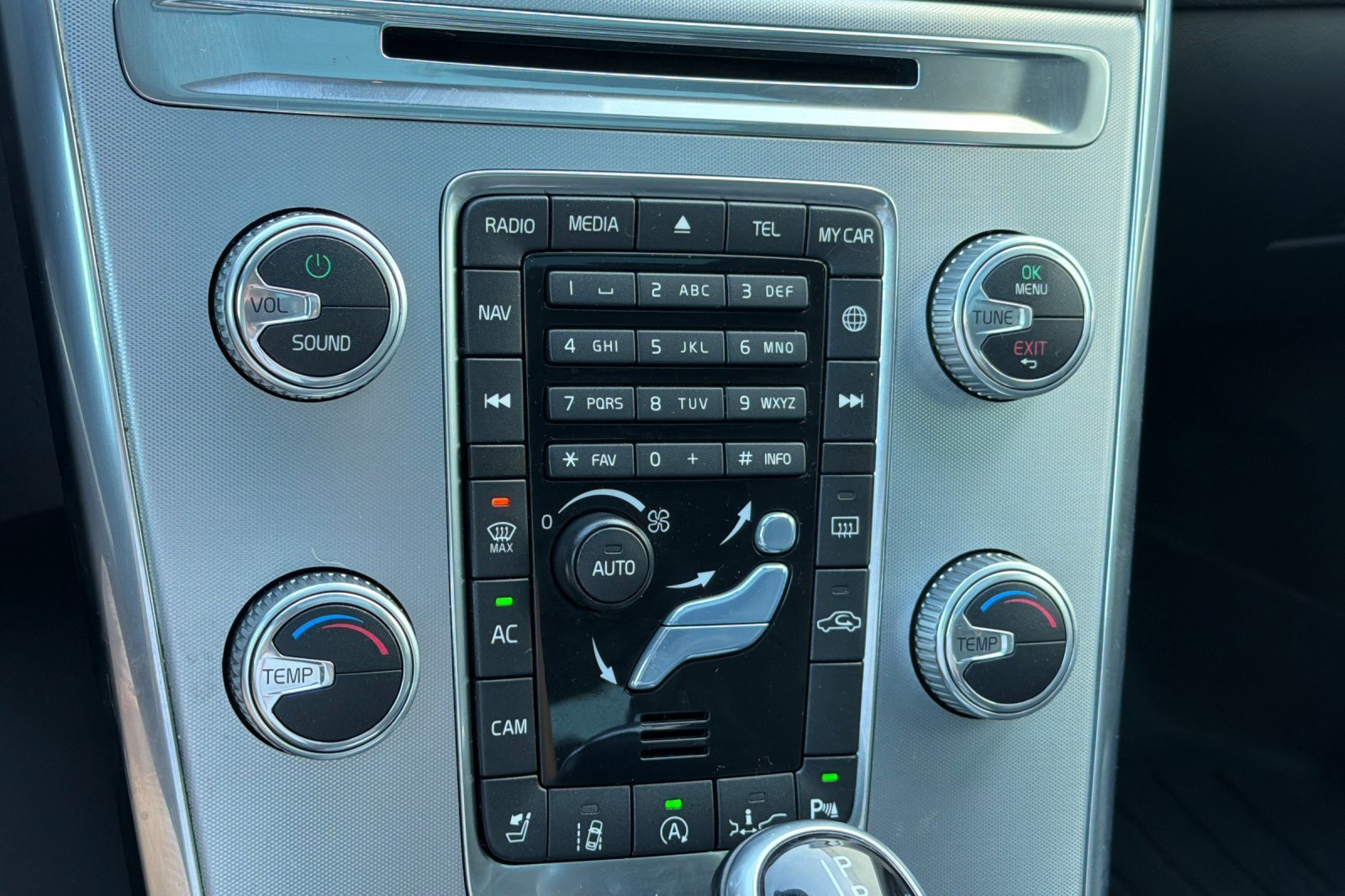 Used 2017 Silver Volvo Dynamic image 20
