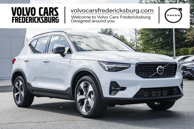 2026 Volvo XC40 B5 Plus Dark AWD's photo