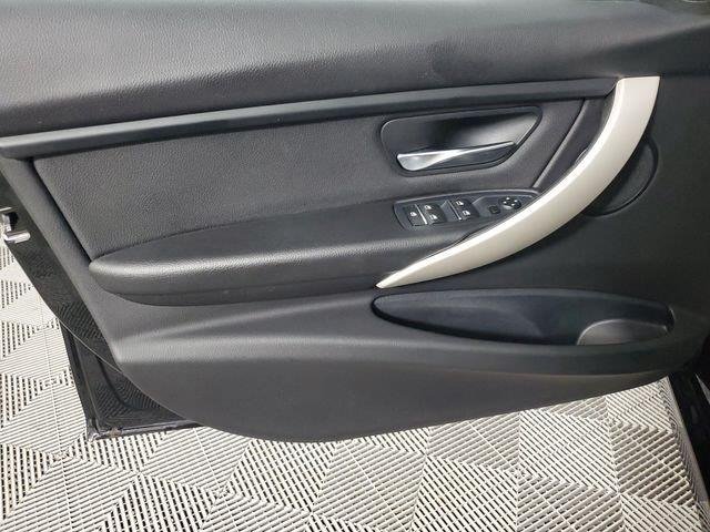 Used 2018 Jet Black BMW 320i xDrive image 18