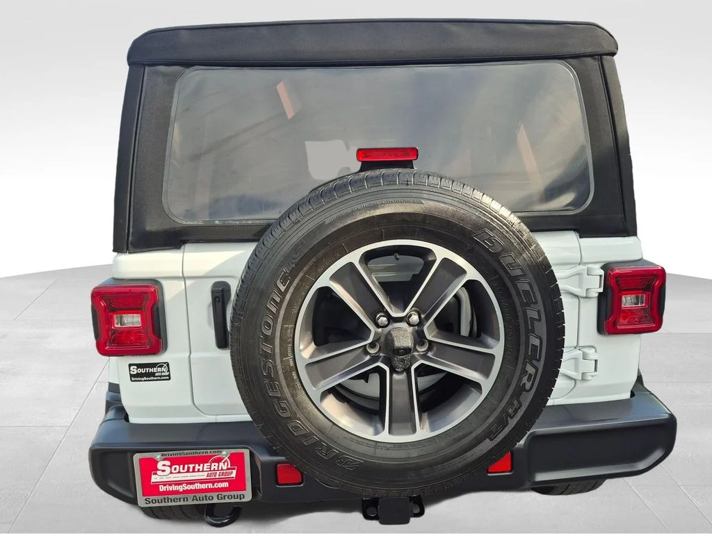 Used 2023 White Jeep Sahara image 5