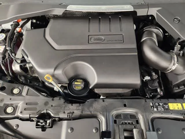 New 2026 Fuji White Land Rover Core S image 32