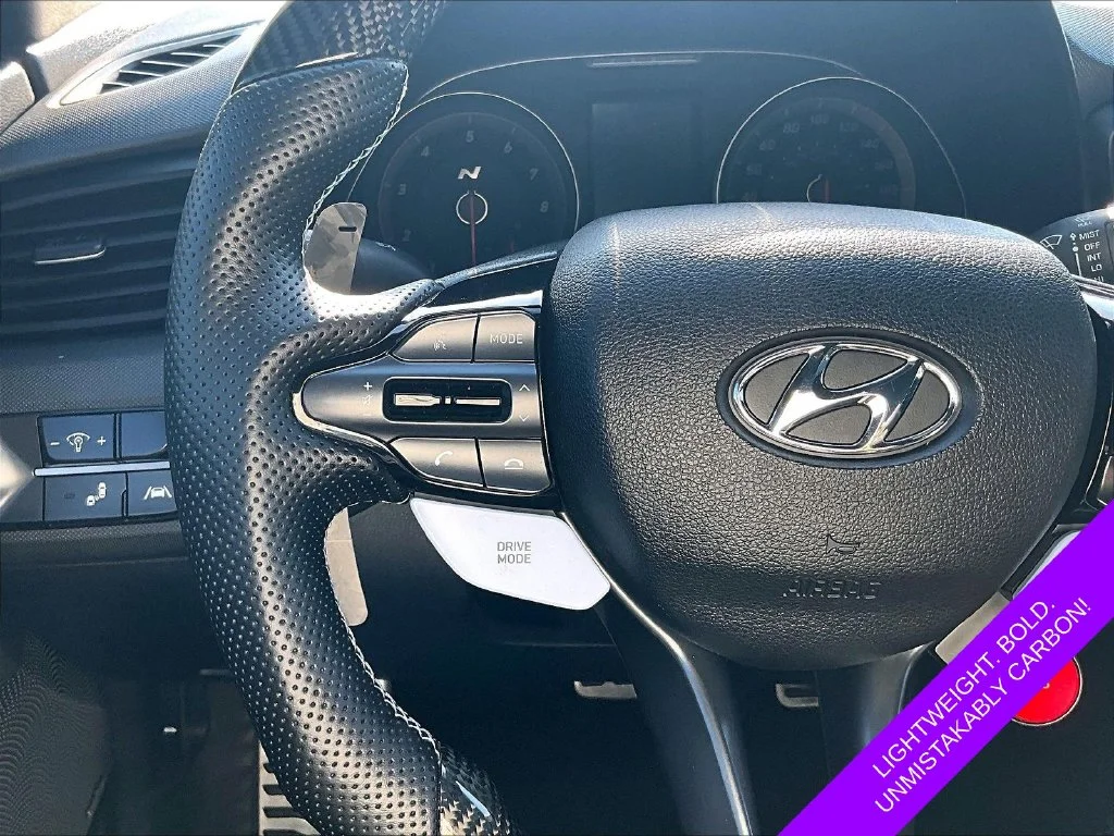Used 2022 White Hyundai Base image 17