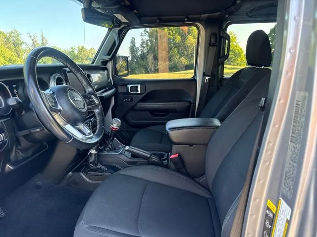 Used 2020 Silver Jeep Unlimited Sahara image 16