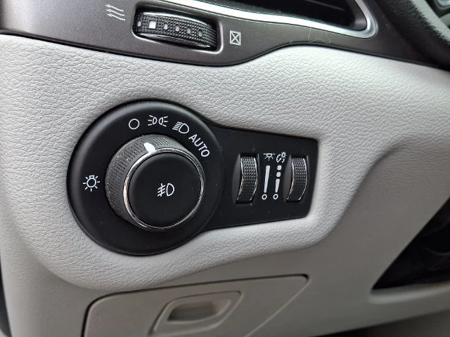Used 2020 Red Jeep Latitude Plus image 24