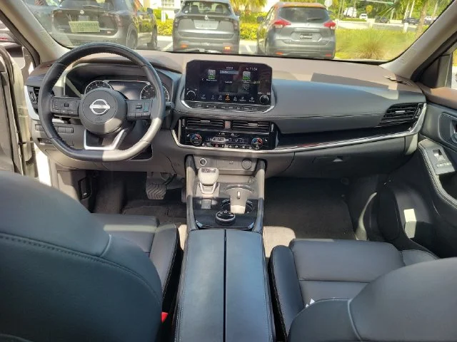 Used 2023 White Nissan SL image 16