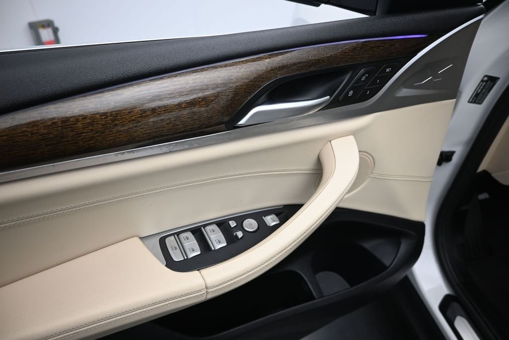 Certified Used 2020 White BMW sDrive30i image 11