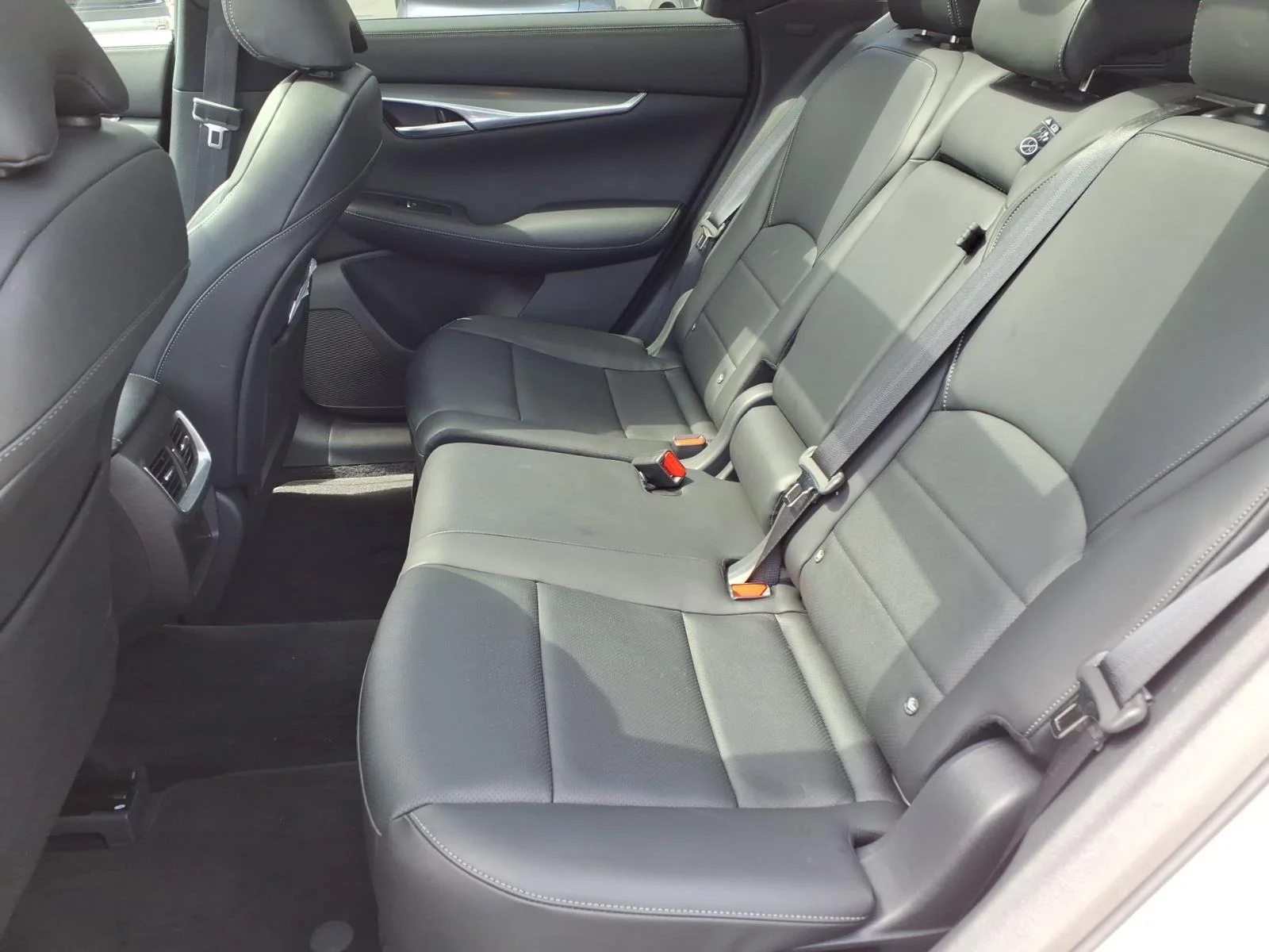 Certified Used 2025 White INFINITI LUXE image 22