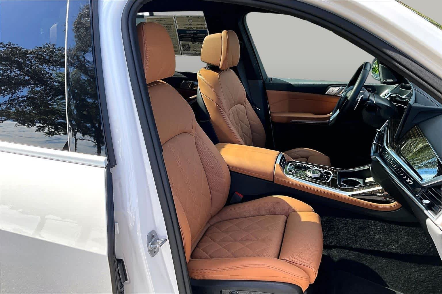 Used 2026 Mineral White Metallic BMW xDrive40i image 9