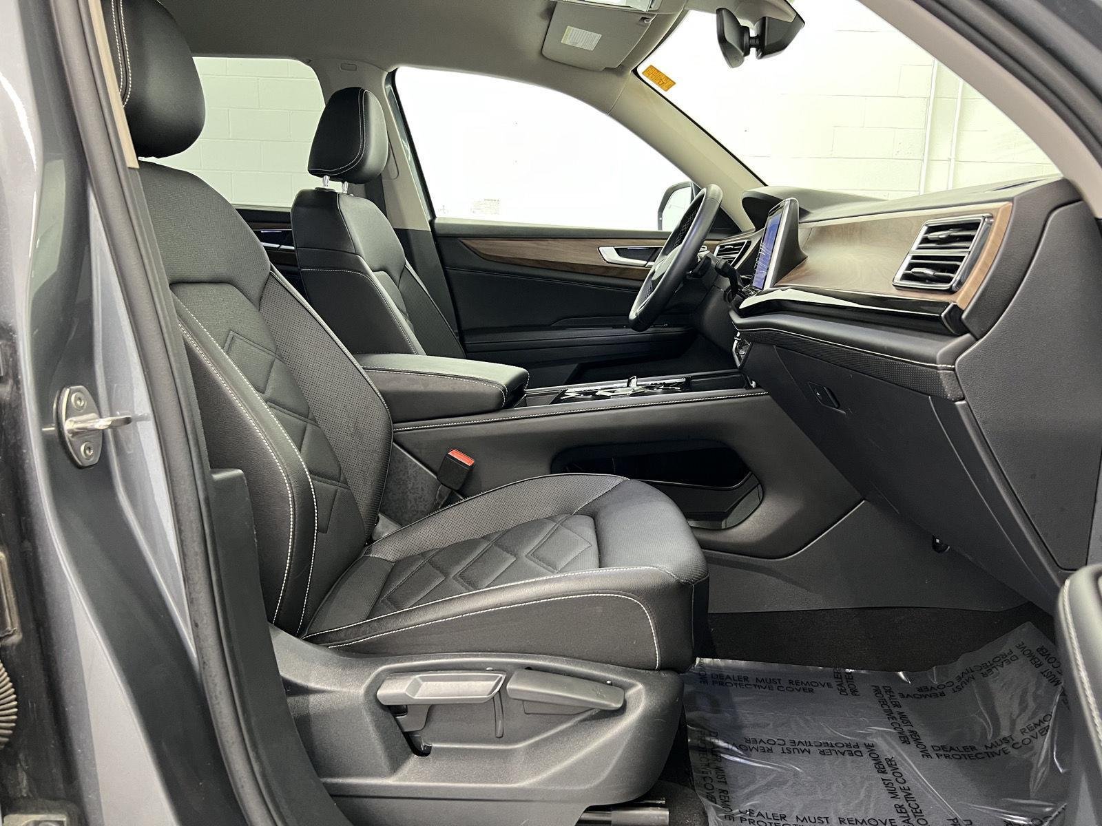 2025 Volkswagen Atlas SE w/Tech - Photo 28