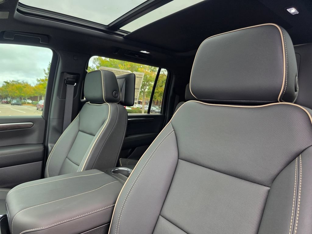 2025 Chevrolet Suburban Premier - Photo 12