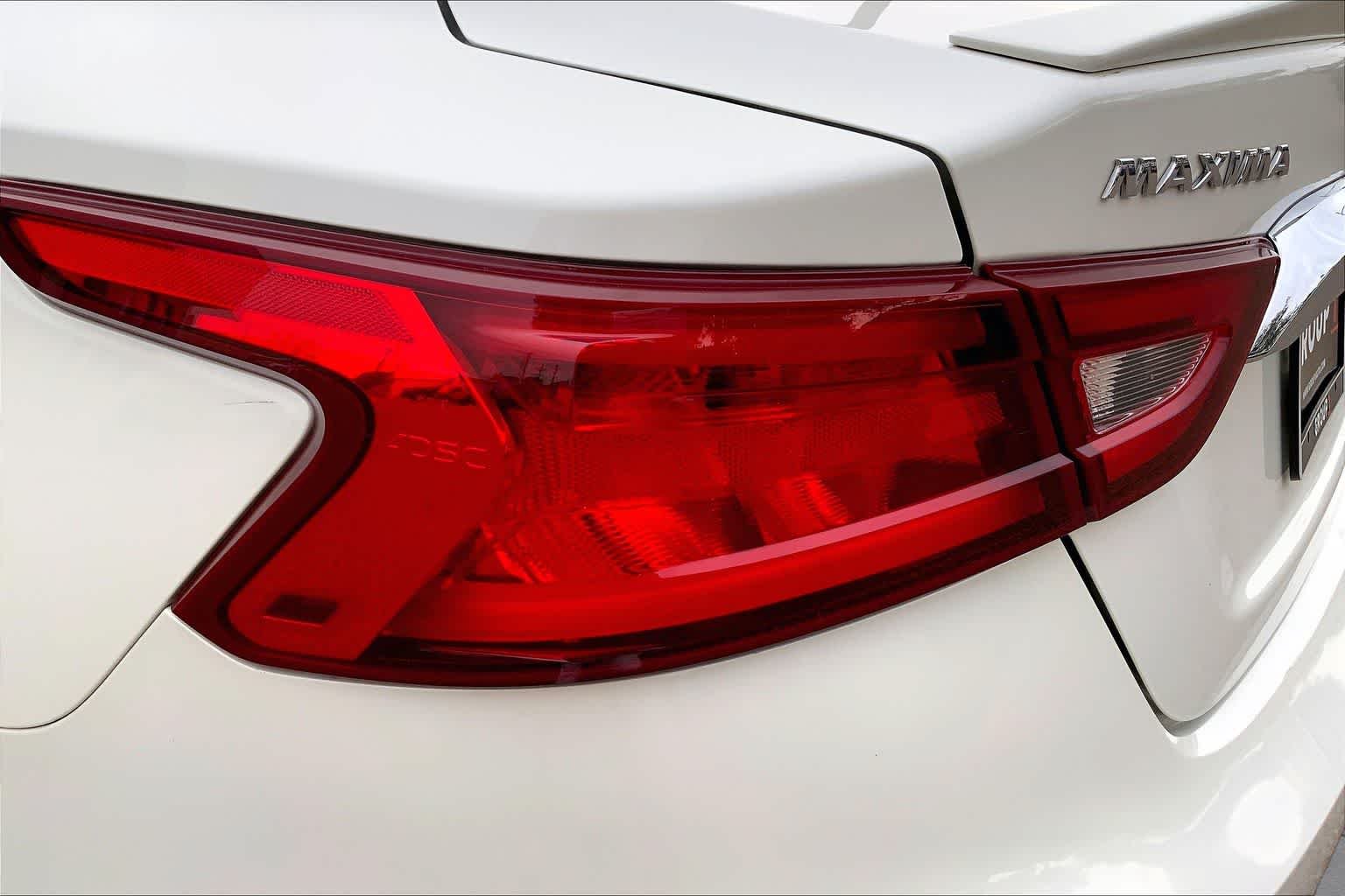 Used 2017 Pearl White Nissan SL image 29