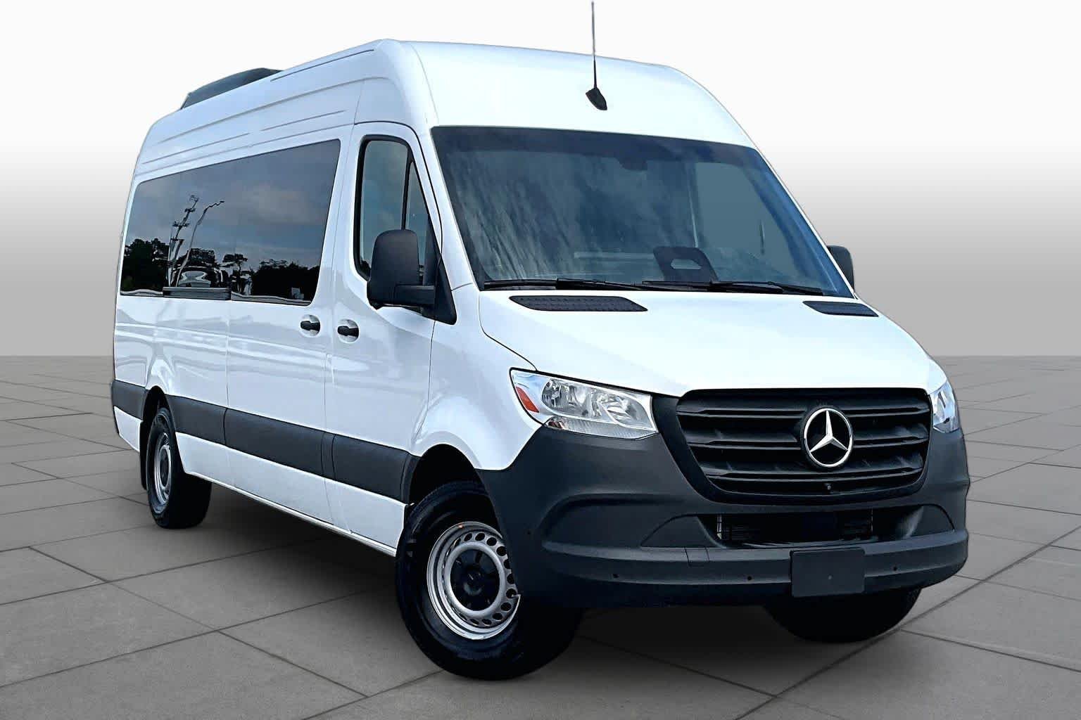 Used 2025 Arctic White Mercedes-Benz  image 3
