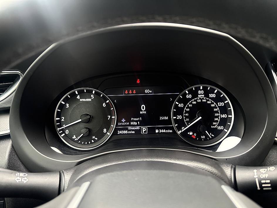 Used 2024 Radiant White INFINITI LUXE image 14