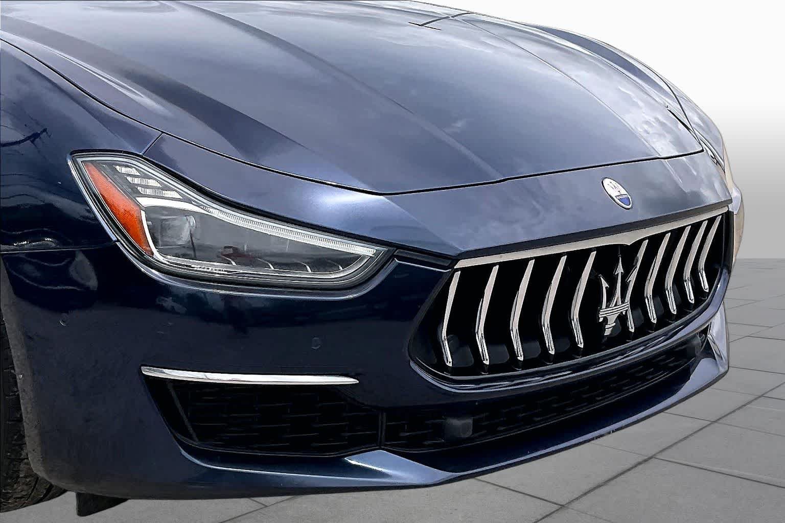 Used 2019 Rosso Folgore Mica Maserati GranLusso image 30