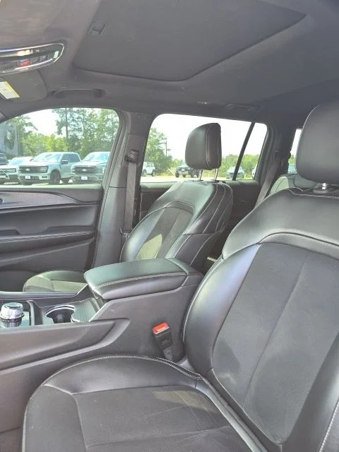 Used 2023 Baltic Gray Clearcoat Metallic Jeep Altitude X image 11