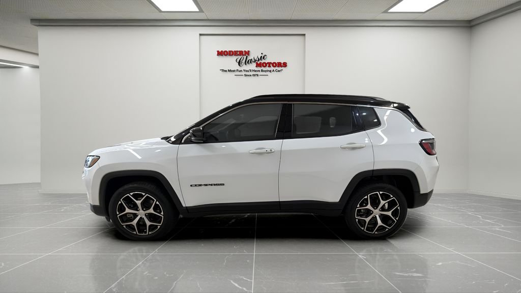 Used 2024 White Jeep Limited image 4