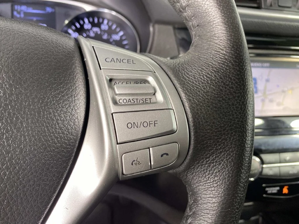 Used 2016 Black Nissan SL image 14