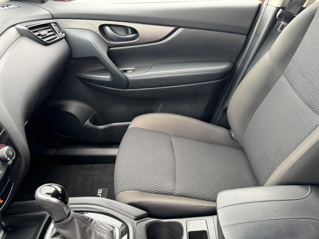 Used 2021 Orange Nissan S image 13