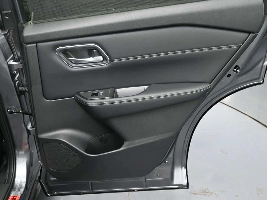New 2026 Gray Nissan Platinum image 31