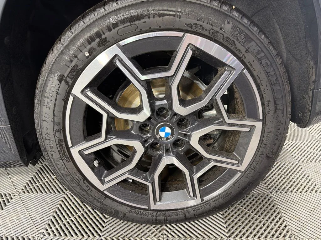 Used 2026 Black Sapphire Metallic BMW xDrive28i image 9
