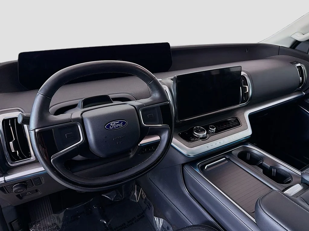 Used 2025 Space Silver Ford Platinum image 24