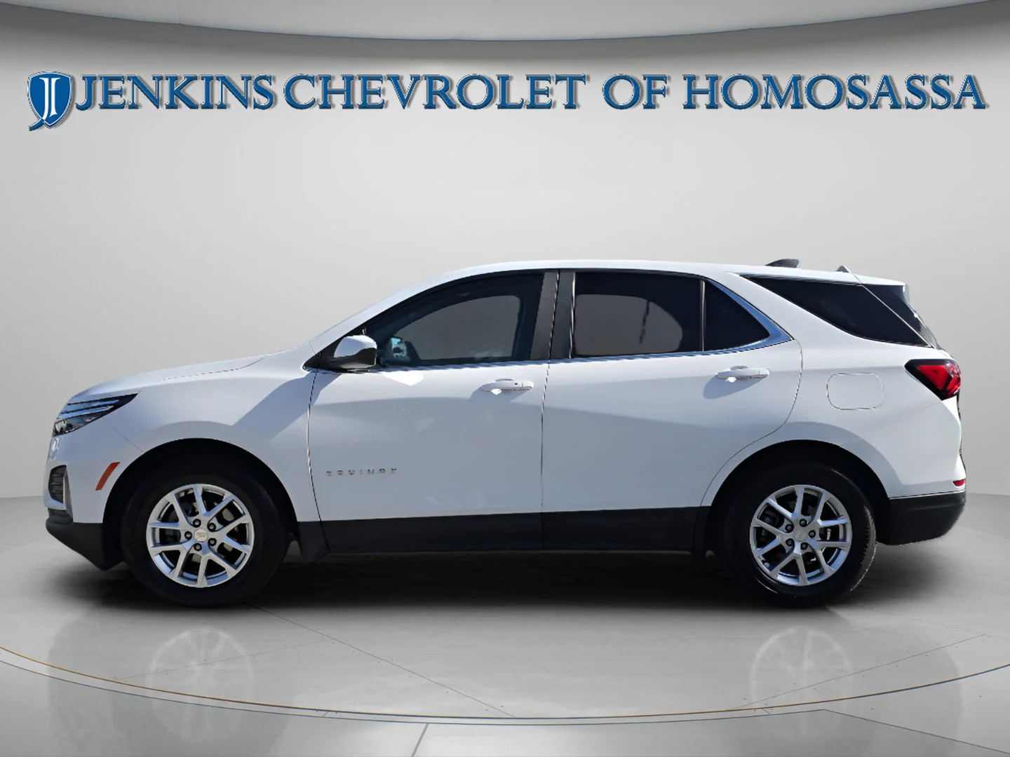 Used 2024 Summit White Chevrolet LT image 9