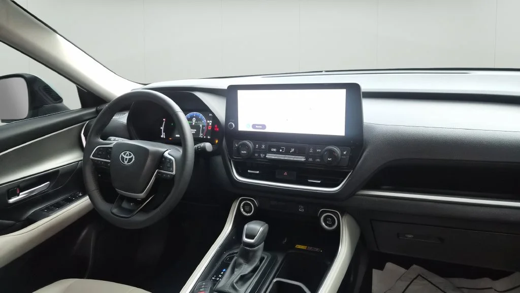 Used 2025 Beige Toyota XLE image 10