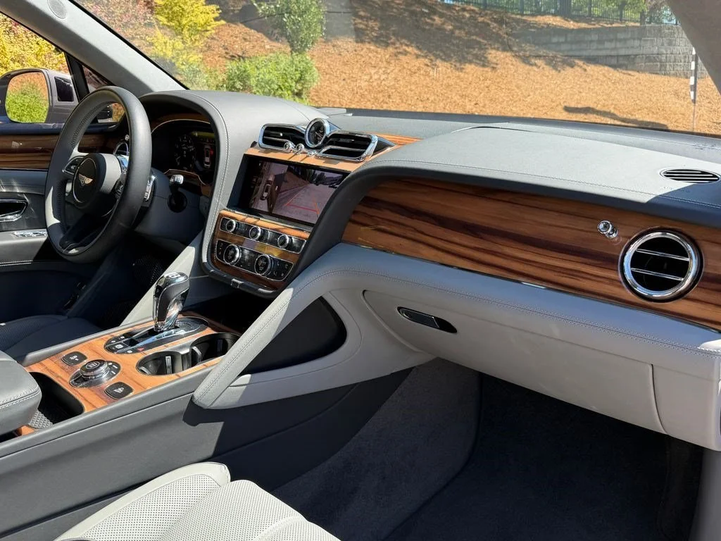 Used 2025 Gravity Gray Bentley Azure image 3