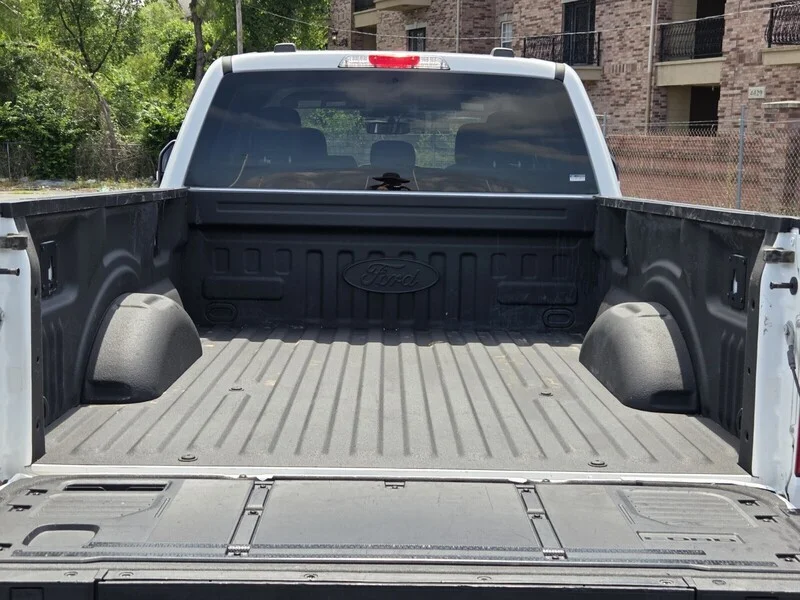 Used 2023 WHITE FORD XLT 4WD SUPERCREW 5.5