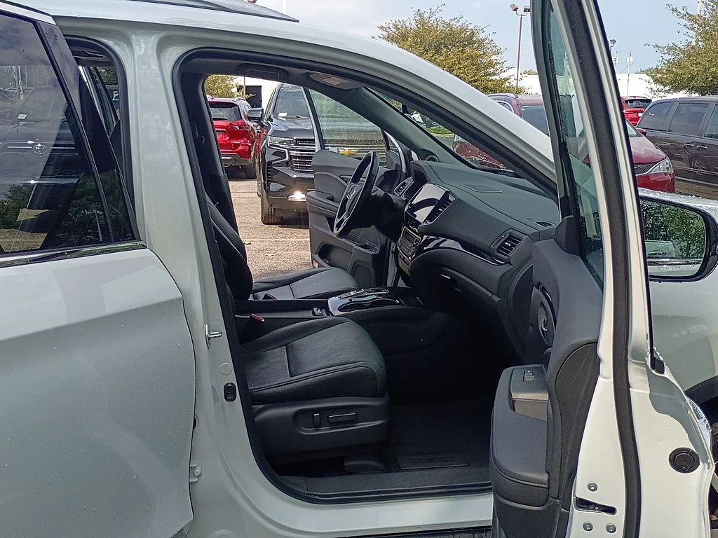 Certified Used 2021 WHITE Honda Elite image 17