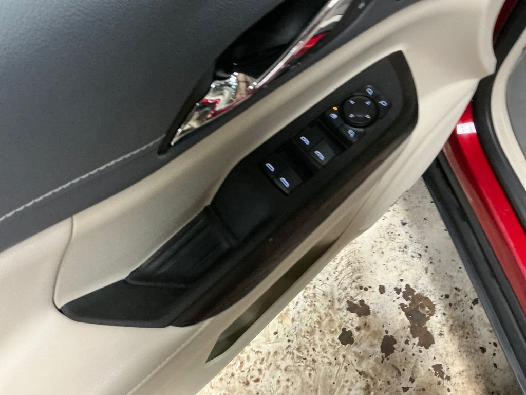 Used 2023 Red GMC Denali image 16