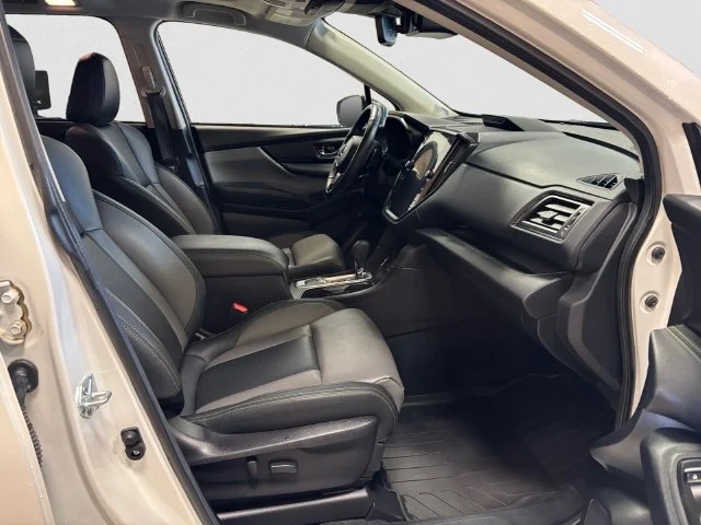Used 2024 White Subaru Onyx Edition image 16