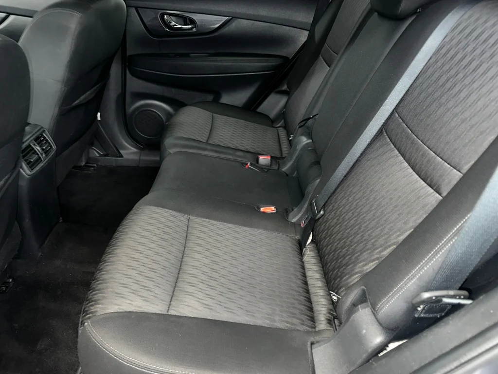 2019 Nissan Rogue SV - Photo 16