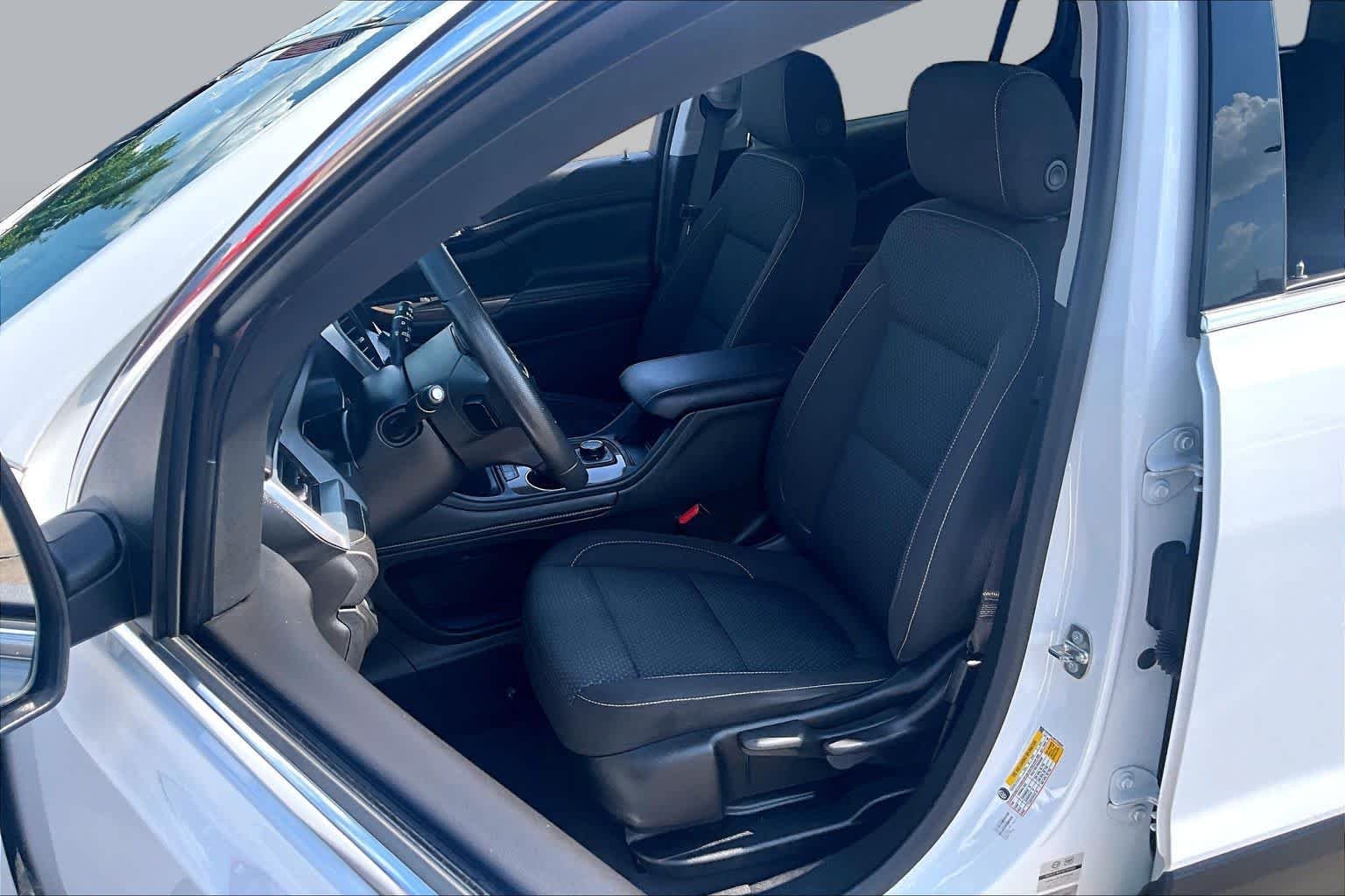 Used 2023 Summit White GMC SLE image 8