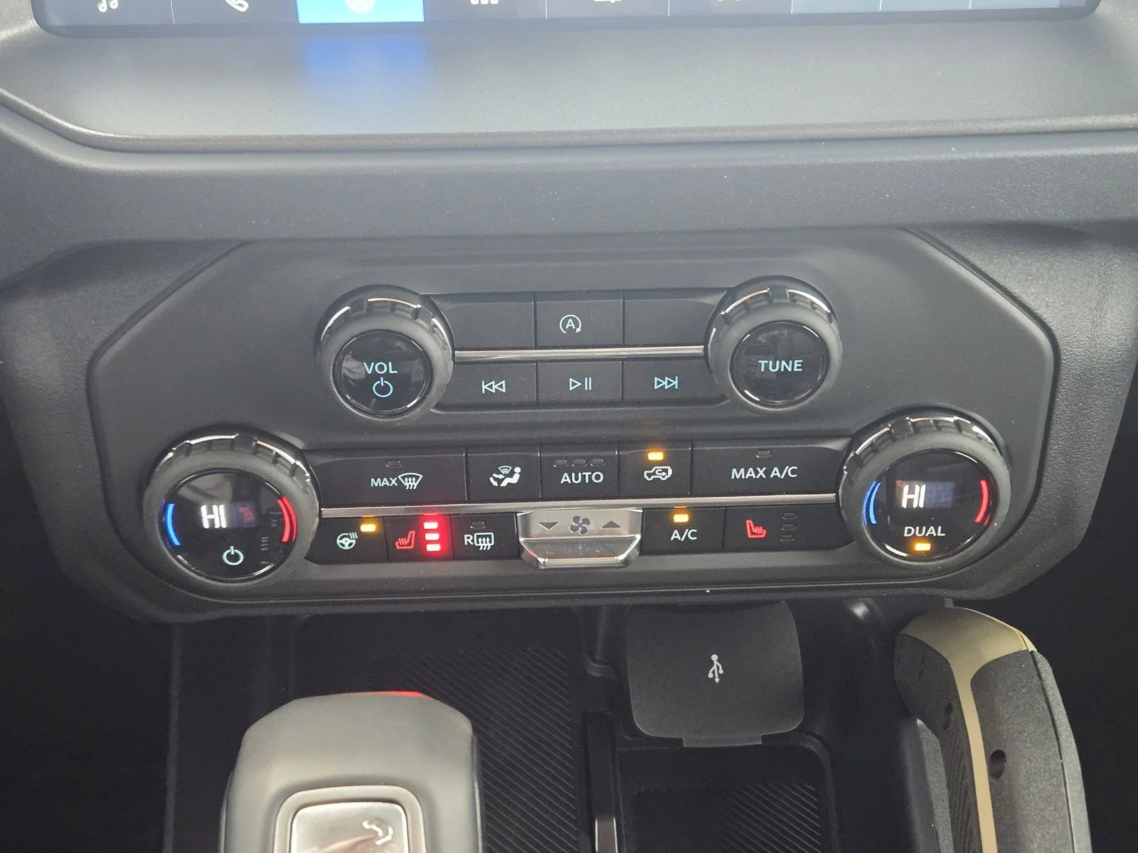 New 2025 Oxford White Ford Badlands® image 13