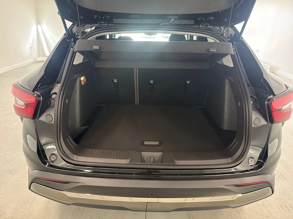 New 2026 Mosaic Black Metallic Chevrolet ACTIV image 8