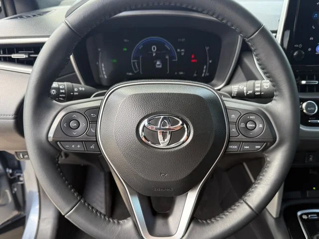 Used 2025  Toyota Hybrid XSE image 13