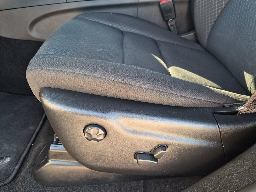Used 2021 White Jeep Laredo image 17