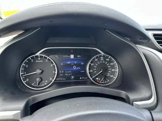 Used 2024 Silver Nissan SL image 19