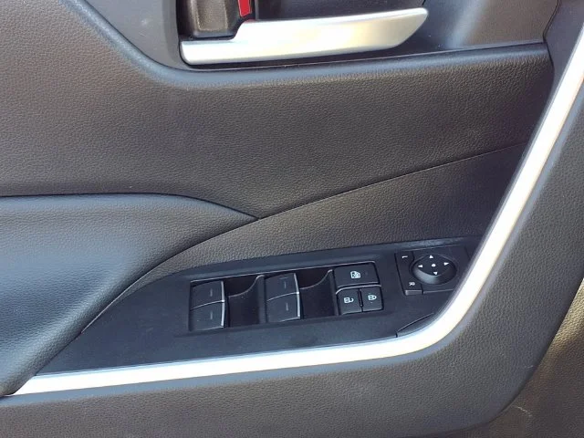 Used 2025 White Toyota XLE image 18