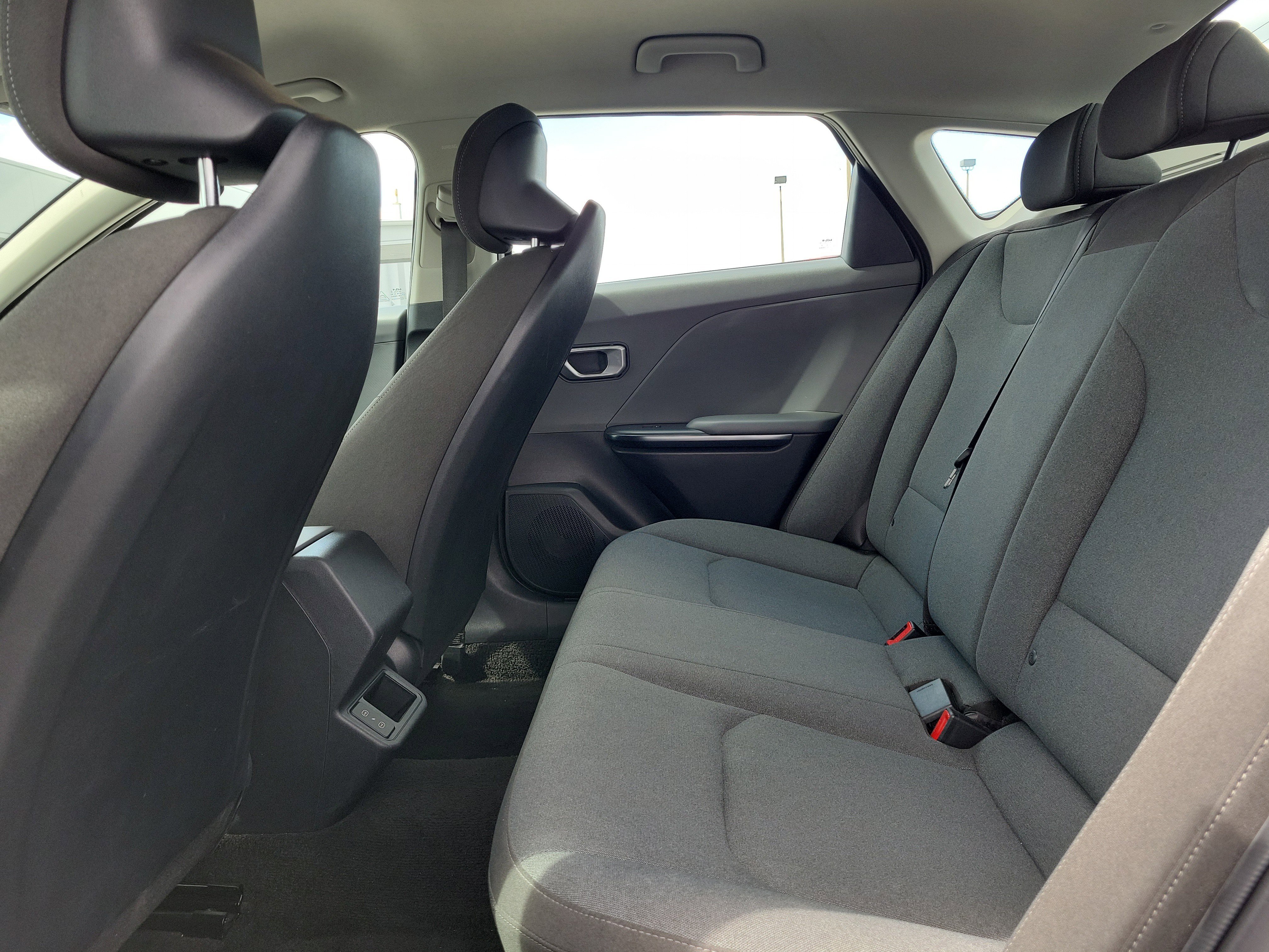 Used 2025 Snow White Pearl Kia LXS image 15