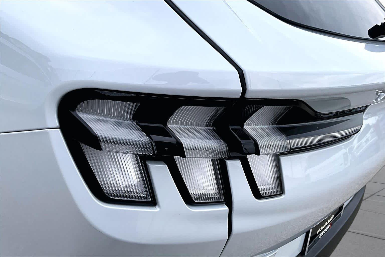 Used 2023 Space White Metallic Ford Select image 27
