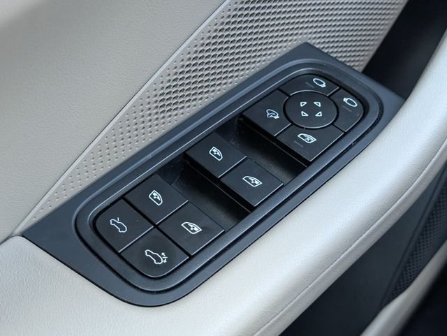 Used 2025 Green Porsche  image 27
